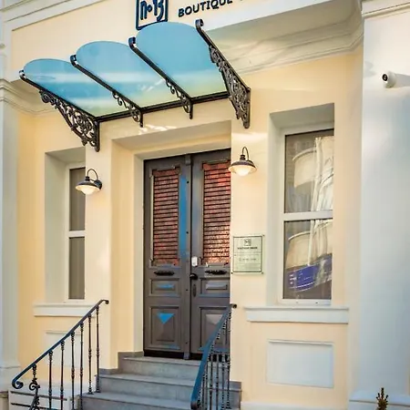 No13 Boutique House בית הארחה