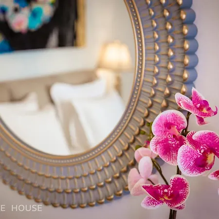 No13 Boutique House Гостевой дом Бургас