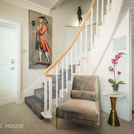 No13 Boutique House בית הארחה בורגאס