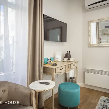 No13 Boutique House Бургас