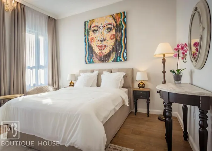 Πανσιόν No13 Boutique House