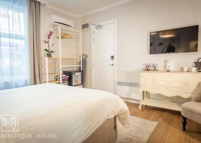 No13 Boutique House Μπουργκάς