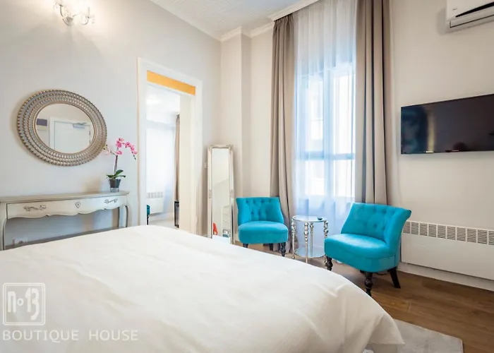 Πανσιόν No13 Boutique House 3*