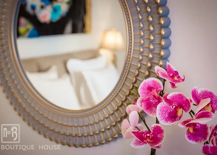 No13 Boutique House Πανσιόν Μπουργκάς