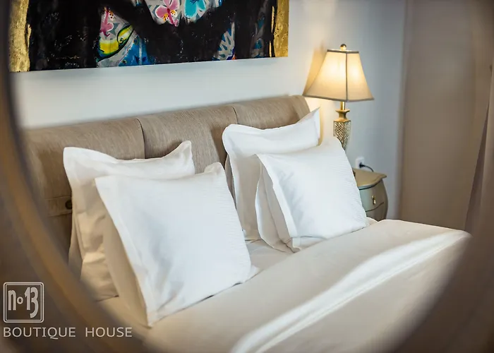 Πανσιόν No13 Boutique House 3*