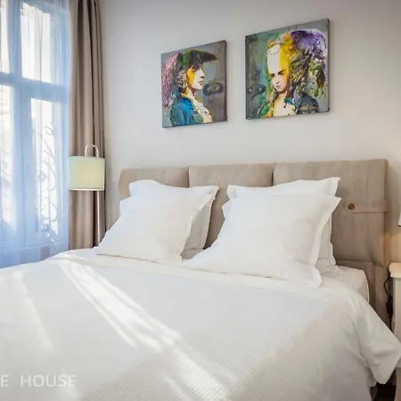 No13 Boutique House Къща за гости Бургас