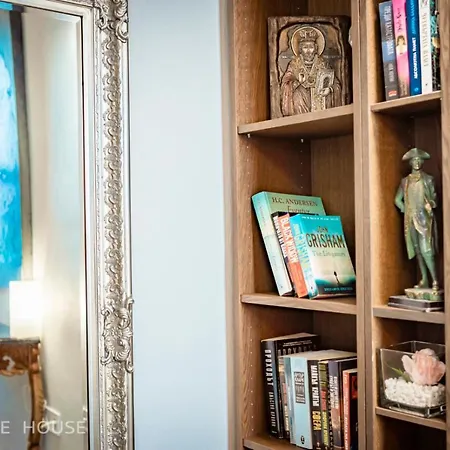 No13 Boutique House Къща за гости